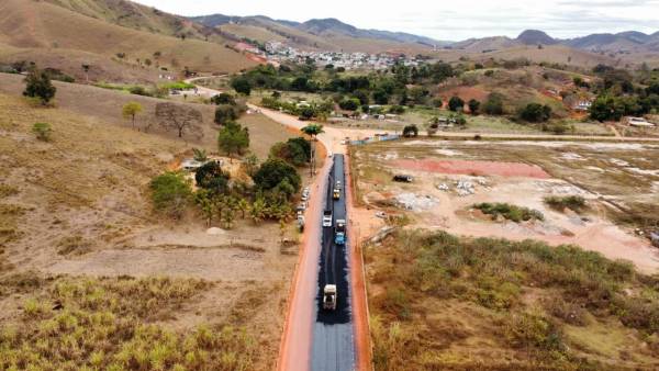 Asfaltamento da estrada que liga Tarumirim ao distrito de Cafemirim já está em andamento