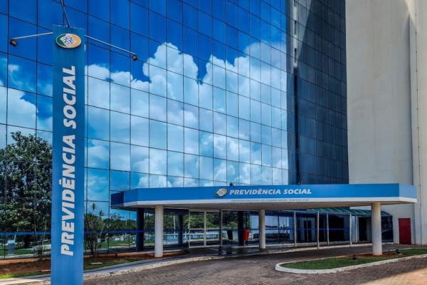 Paulo Abi-Ackel cobra convoca&ccedil;&atilde;o de Frei Chico na CPMI do INSS e critica articula&ccedil;&atilde;o para barrar depoimento