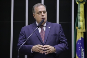 Paulo Abi-Ackel defende cancelamento facilitado do imposto sindical